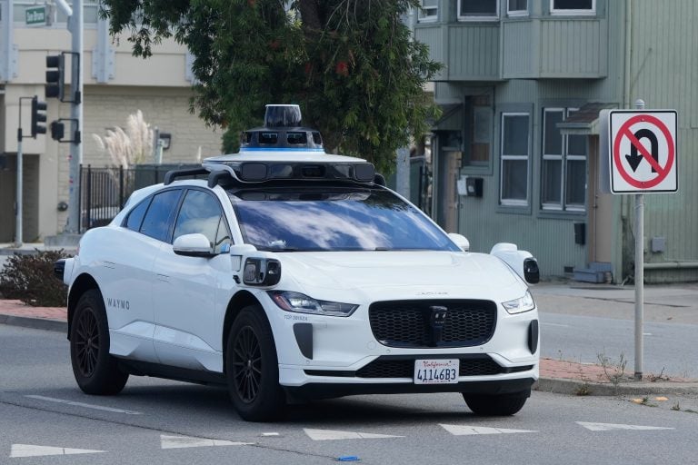 Ρομποτικά ταξί της Waymo βγαίνουν στους αυτοκινητοδρόμους στις ΗΠΑ