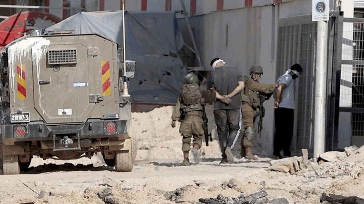 Δυτική Όχθη: Ισραηλινοί έποικοι βανδάλισαν και πυρπόλησαν ένα τέμενος