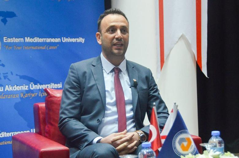 Ο Τσελέρ καλεί ανεξάρτητες «βουλευτές» να ενταχθούν στο ΚΚΔ