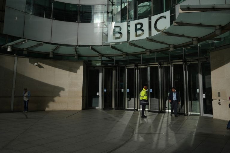 Το BBC ζήτησε επίσημα συγγνώμη από τον Τραμπ-Αρνείται να καταβάλει αποζημίωση