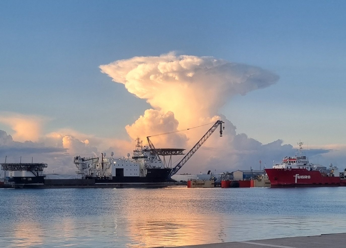 Ένα γιγάντιο «μανιτάρι» εμφανίστηκε στον ουρανό της Κύπρου (pics)