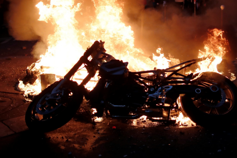 Φωτιά ξέσπασε σε κλοπιμαία μοτοσικλέτα στη Λεμεσό