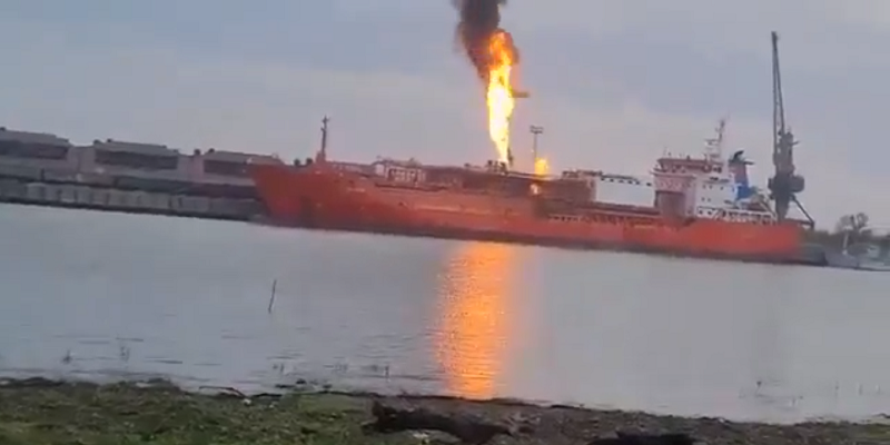 Ρωσικό χτύπημα σε τουρκικό πλοίο στην Ουκρανία με 4.000 τόνους υγραερίου