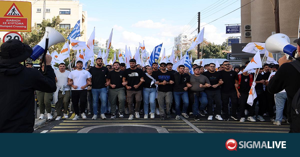 Πορεία για Πολυτεχνείο: «Ελλάδα, Κύπρος, Παλαιστίνη, Αμερικάνος δεν θα μείνει»