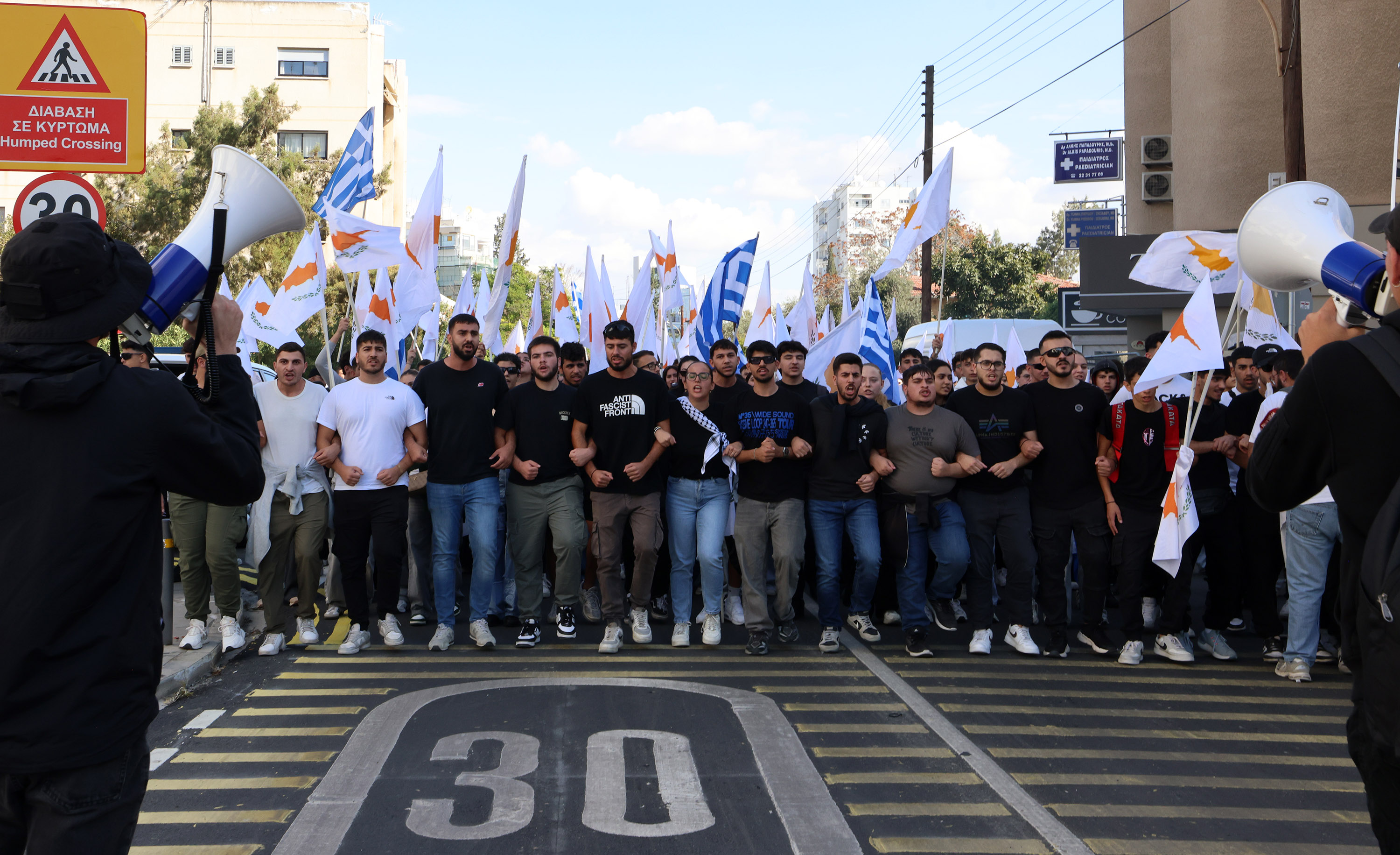 Πορεία για Πολυτεχνείο: «Ελλάδα, Κύπρος, Παλαιστίνη, Αμερικάνος δεν θα μείνει»