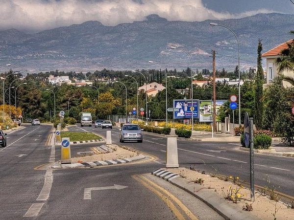 ΕΚΤΑΚΤΟ: Οδηγός παρέσυρε με το όχημά του πεζή στη Λευκωσία