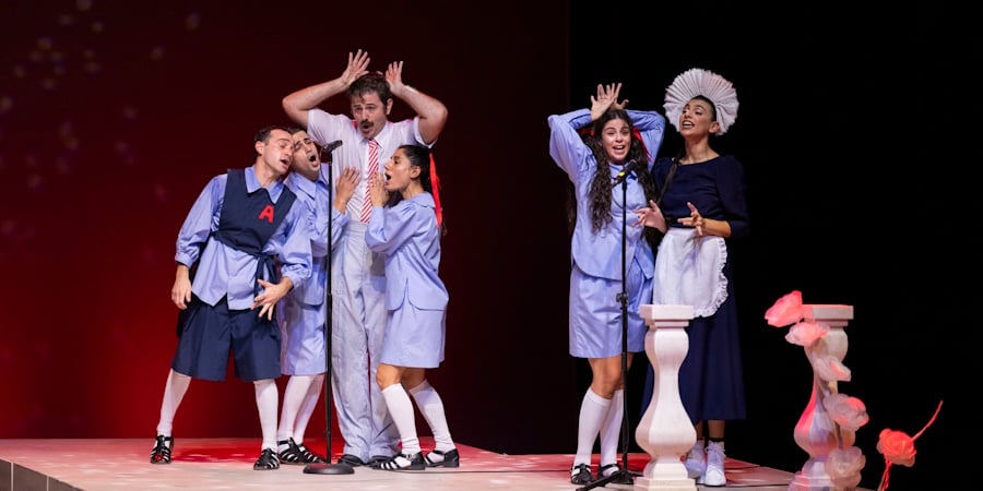 Συνεχίζονται με επιτυχία οι παραστάσεις του «Τρελαντώνη» στο ΔΦΛ 2025