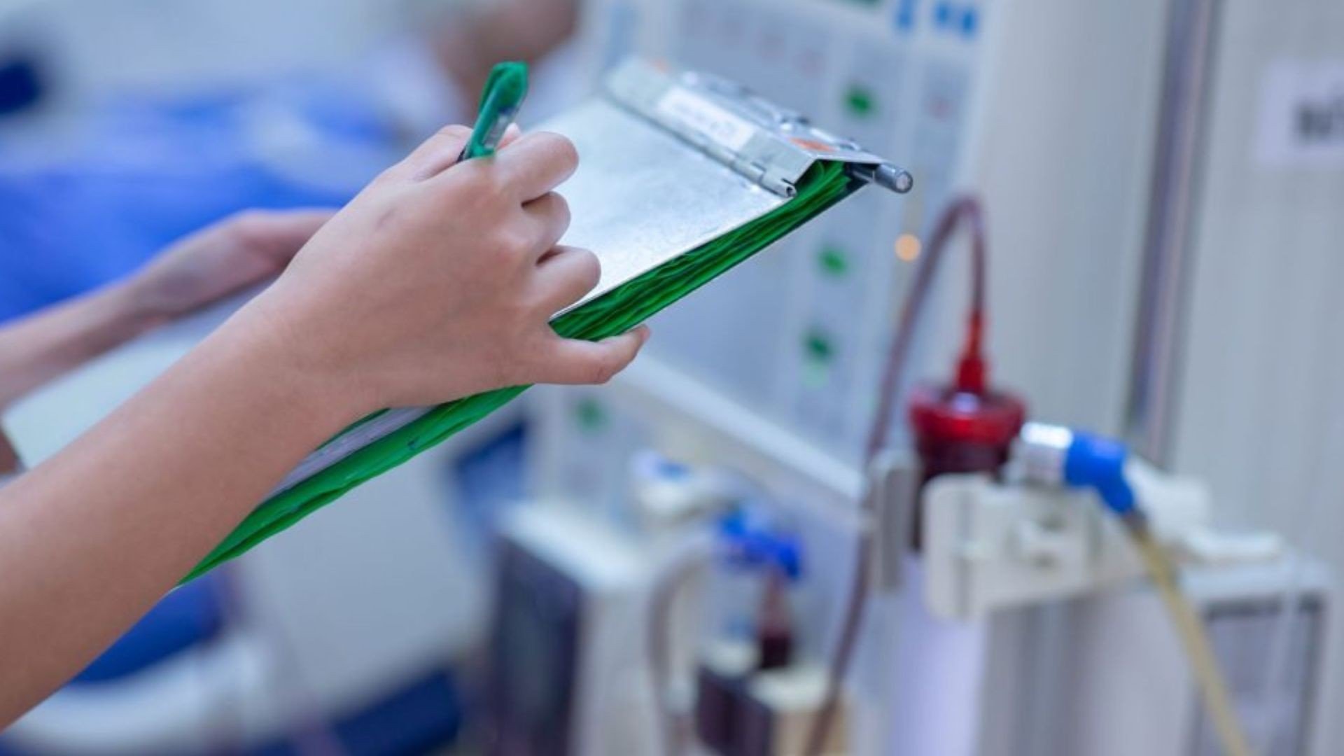 Άγρια κόντρα για τα φάρμακα των καρκινοπαθών μεταξύ Δίπλαρου-ΟΑΥ (vid)