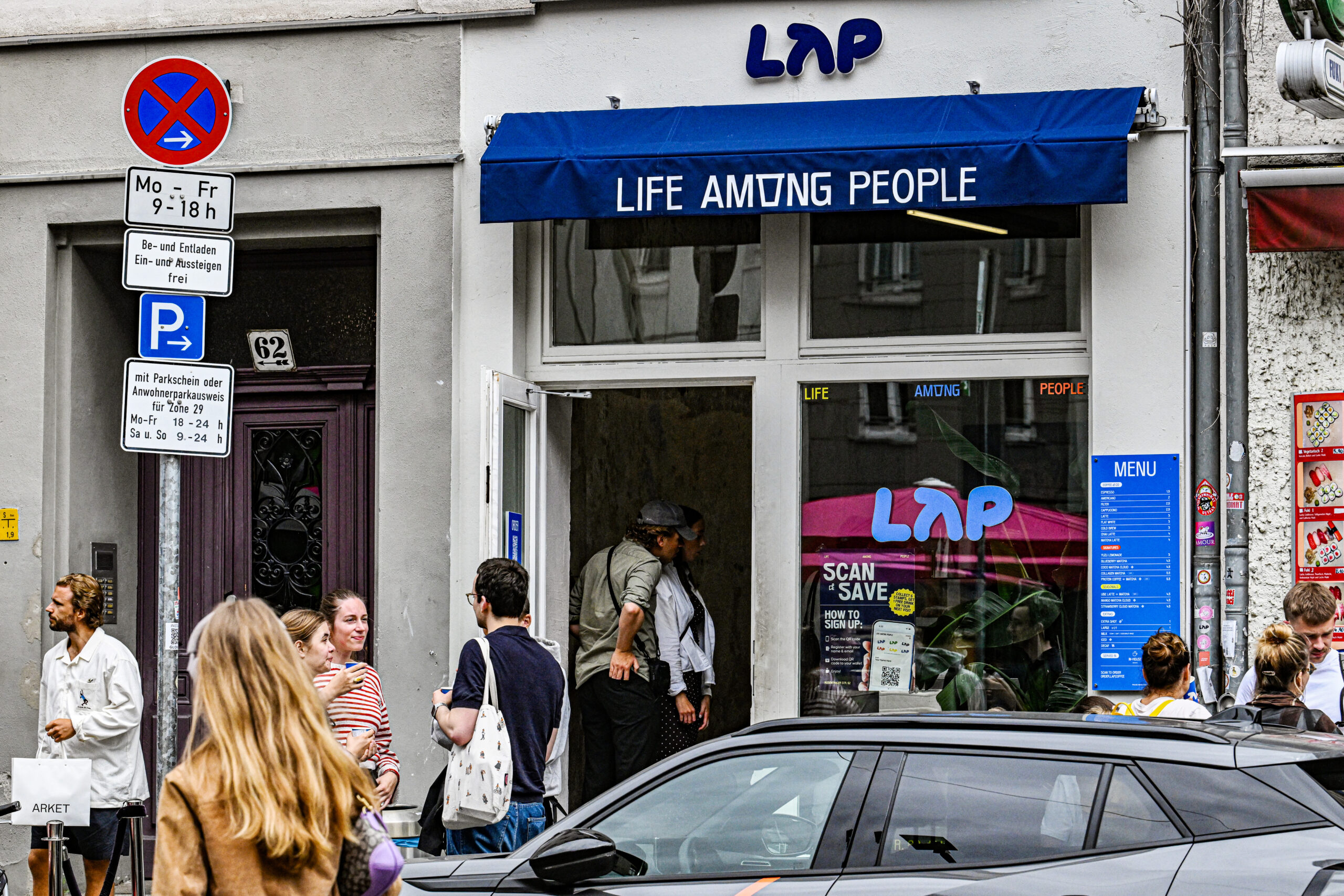 Ένταση στη Γερμανία για καφετέρια που πουλάει φτηνό (2,50 ευρώ) καφέ