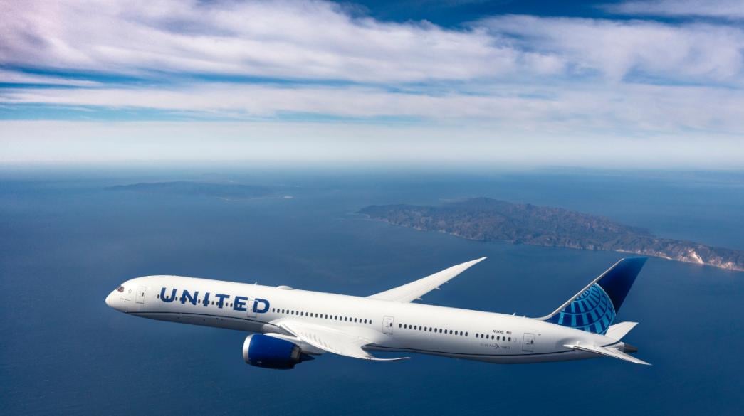 United Airlines: Πιλότοι τραυματίστηκαν μετά από χτύπημα με μπαλόνι