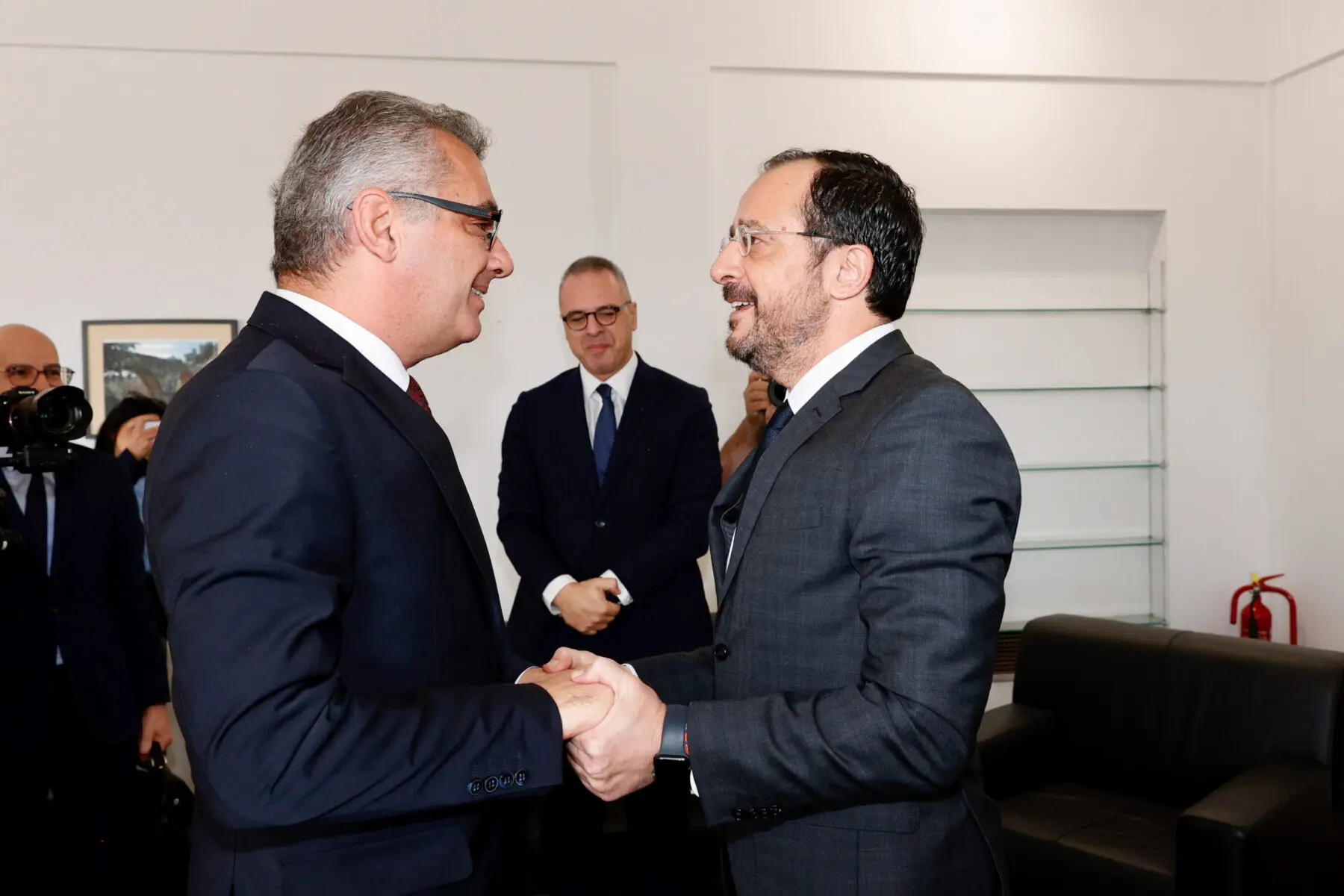 Συνάντηση Χριστοδουλίδη-Ερχιουρμάν: Ο τουρκικός τύπος “μετρά” προθέσεις