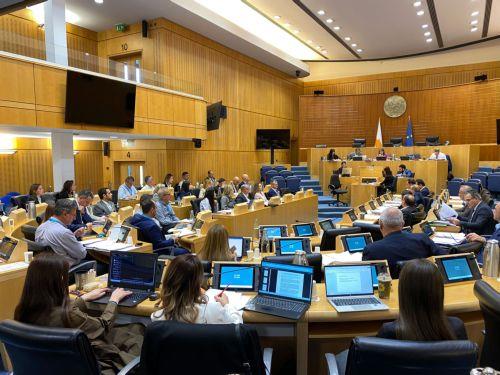 Προβληματισμός στην Επιτροπή Οικονομικών για τις φοροαπαλλαγές για ασφάλιστρα