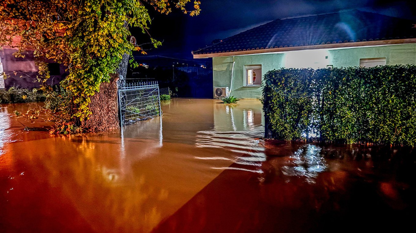 Κακοκαιρία σαρώνει τη Δυτική Ελλάδα: Καταστροφές σε σπίτια και επιχειρήσεις