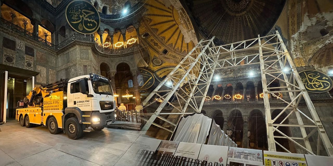 Βαρέα οχήματα μέσα στην Αγία Σοφία-Εικόνες που δοκιμάζουν τα όρια του μνημείου