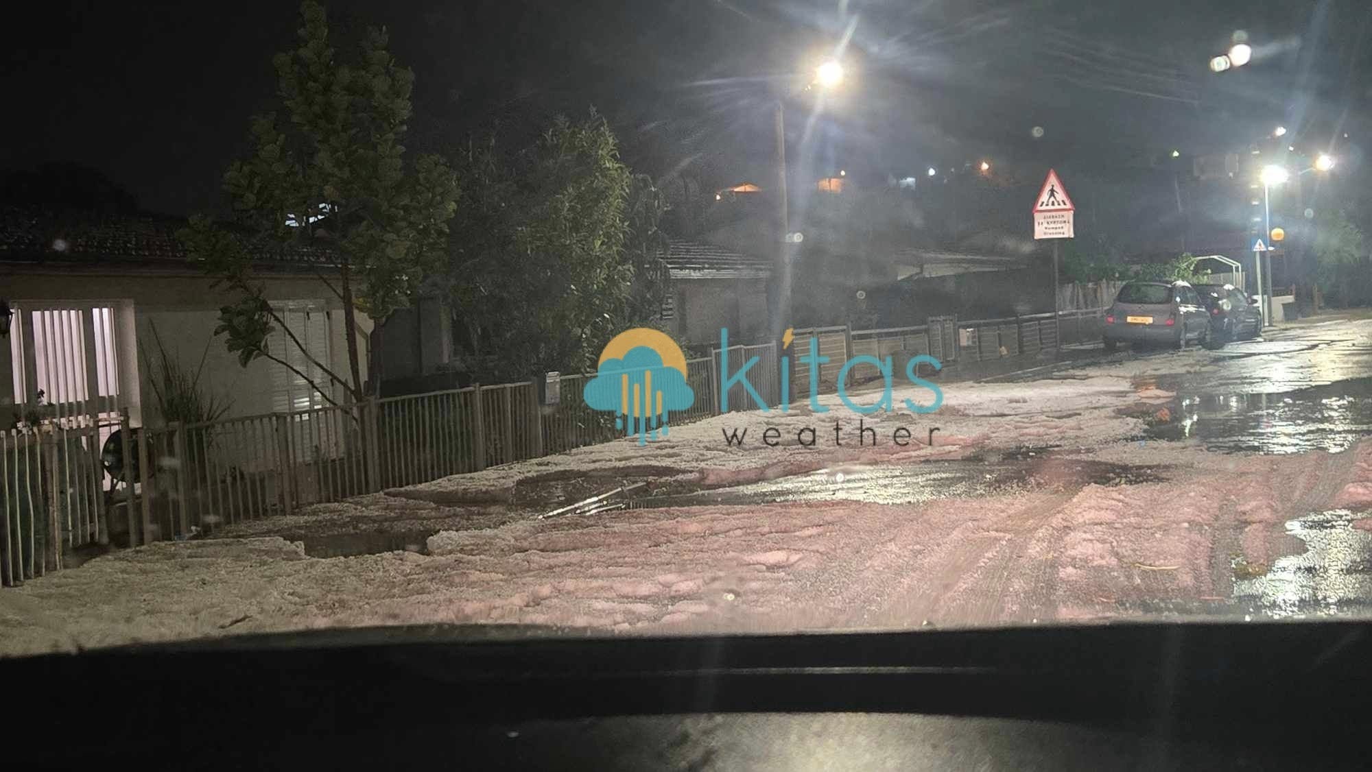 «Λευκό» τοπίο μετά από σφοδρή χαλαζόπτωση στη Λεμεσό (pics)