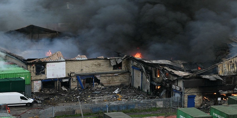 Βρετανία: Μεγάλη πυρκαγιά σε μια αποθήκη στο Λονδίνο