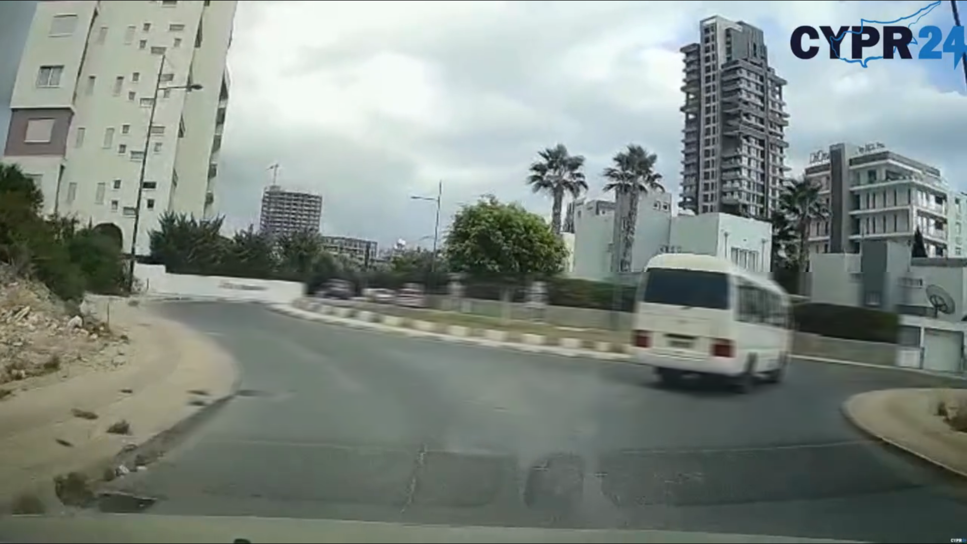 ΒΙΝΤΕΟ: Οδηγός λεωφορείου μπήκε ανάποδα σε κυκλικό κόμβο στη Λεμεσό