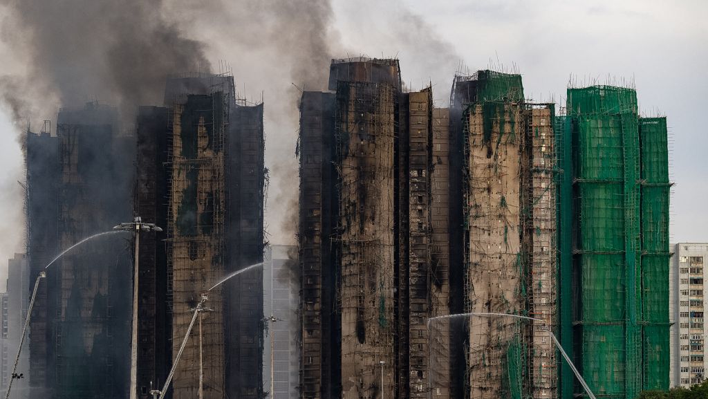 Στους 65 οι νεκροί από την πυρκαγιά σε πολυώροφο κτίριο στο Χονγκ Κονγκ