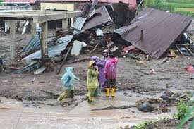 Ανέβηκε στους 84 ο αριθμός των νεκρών από τις πλημμύρες στην Ινδονησία