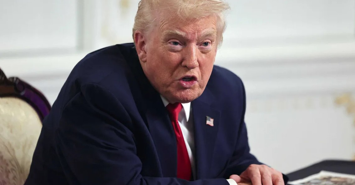 Οργισμένη επίθεση Τραμπ σε δημοσιογράφο: «Είσαι ηλίθιο άτομο;» (ΒΙΝΤΕΟ)