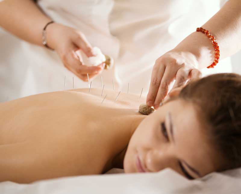 Ένταση για την εναλλακτική ιατρική: «Είμαι κατά των εμβολίων»-«Τσαρλατανισμός»