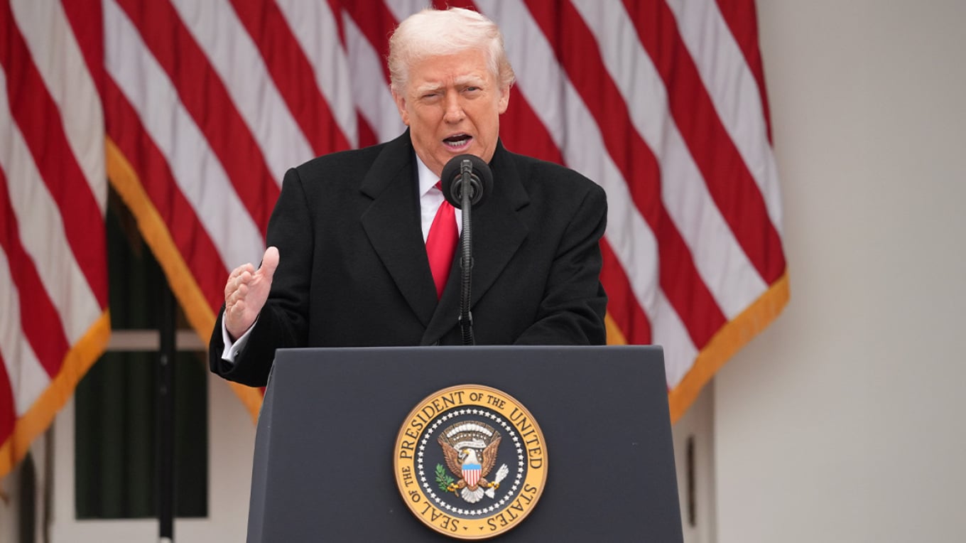 O Τραμπ «παγώνει» αποφάσεις ασύλου μετά την επίθεση σε μέλη της Εθνοφρουράς