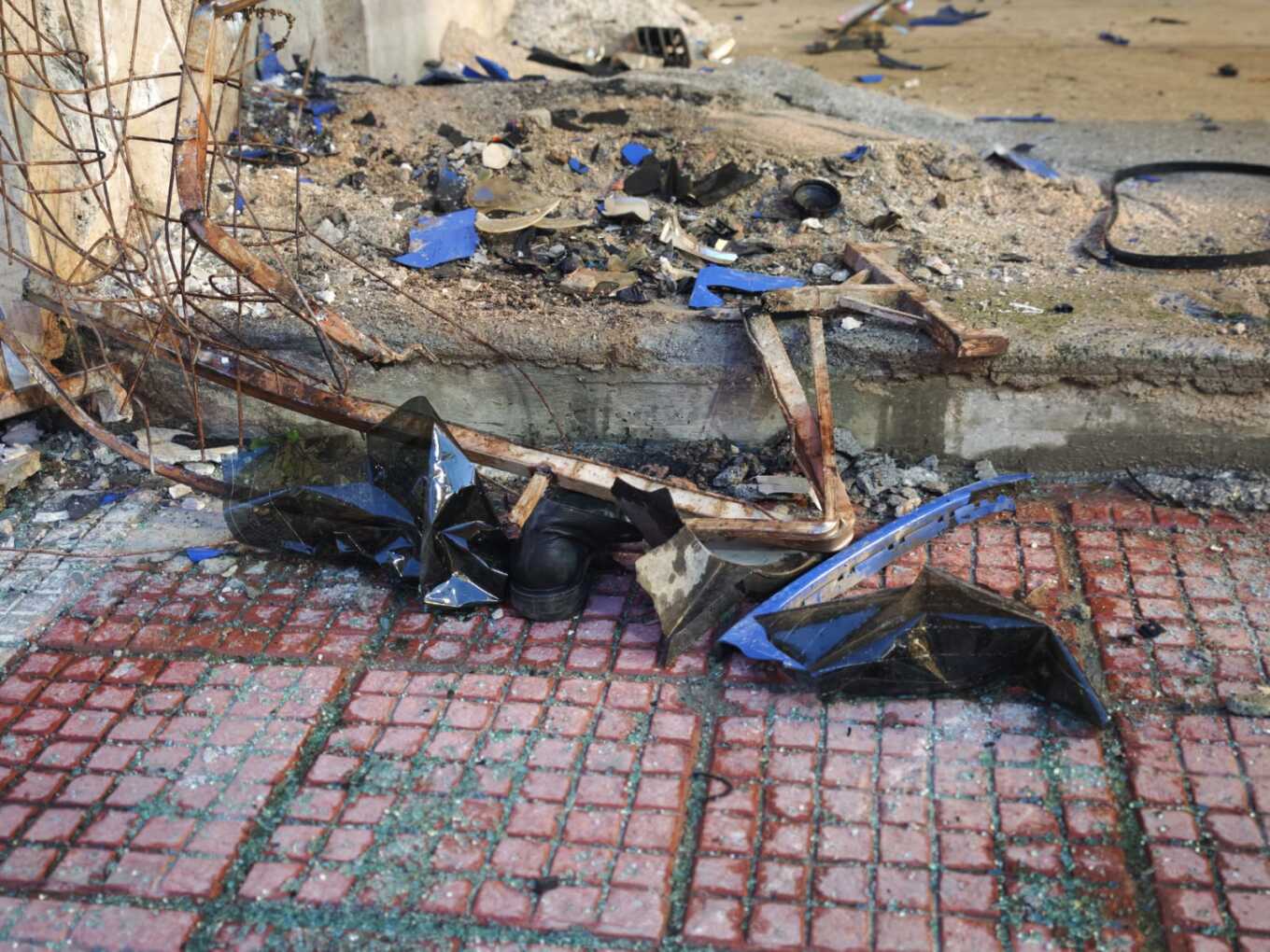 Σοκαριστικό τροχαίο στην Ελλάδα: Όχημα έπεσε πάνω σε πεζούς, ένας νεκρός