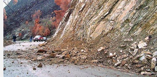 Συνεργεία καθαρίζουν σήμερα δρόμους στα ορεινά Τροόδους μετά τις κατολισθήσεις