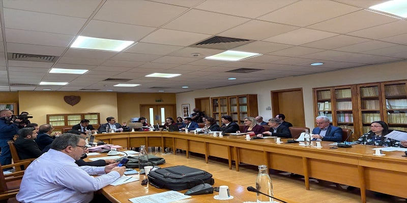 Επ. Παιδείας: Κεκλεισμένων των θυρών η κατ’ άρθρον συζήτηση για αξιολόγηση