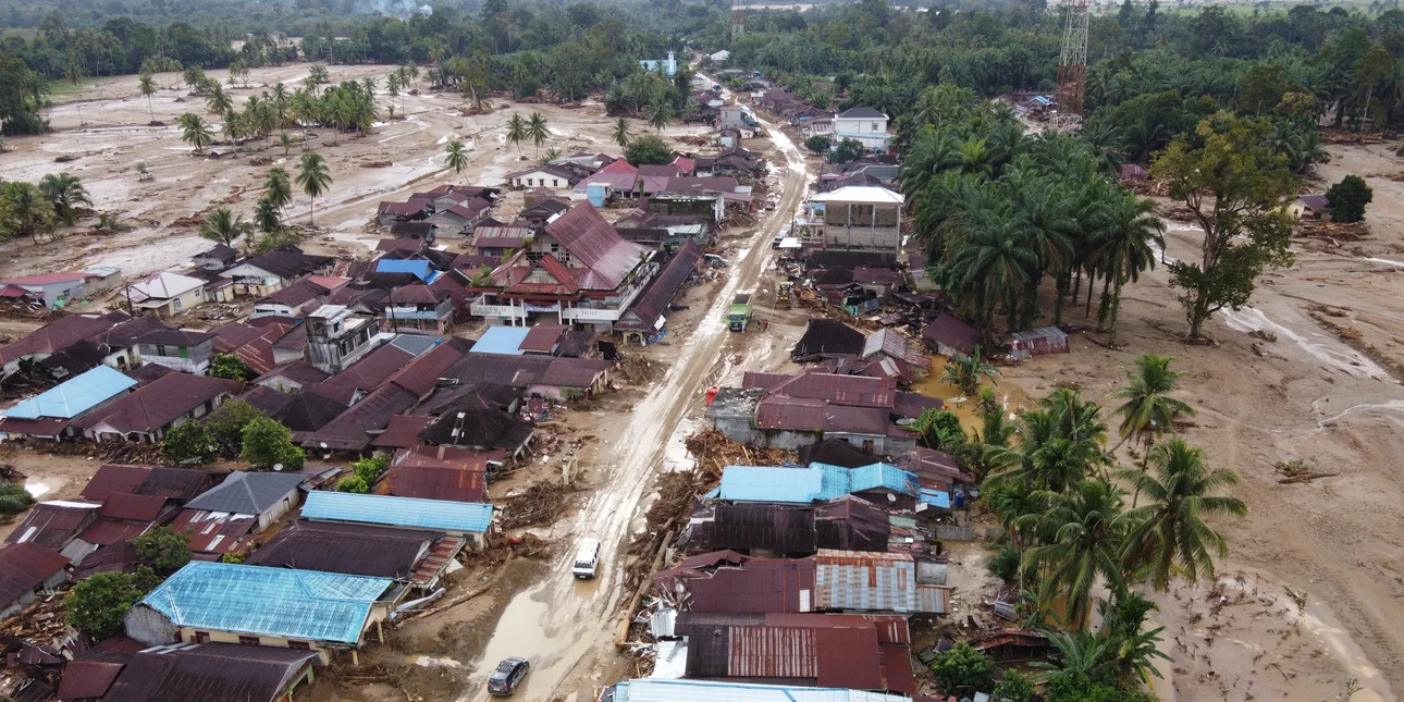 Φονικές πλημμύρες-Ασία: 800 πλέον οι νεκροί στην Ινδονησία - 267 στην Ταΐλάνδη