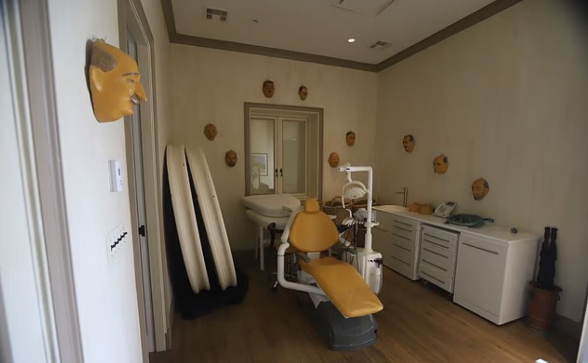 Επστάιν: Στη δημοσιότητα φωτογραφίες από την έπαυλη κολαστήριο