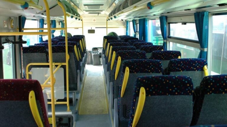 Εξοργιστική καταγγελία:Οδηγός λεωφορείου άφησε στη μέση του πουθενά άτομο ΑμεΑ