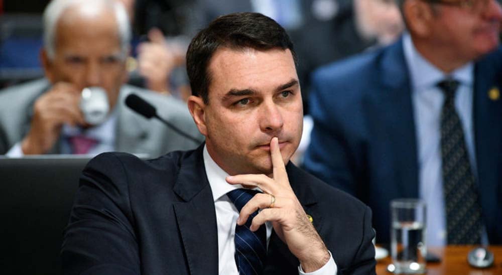 Βραζιλία: Ο Μπολσονάρο στηρίζει τον μεγαλύτερο γιο του για υποψήφιο πρόεδρο