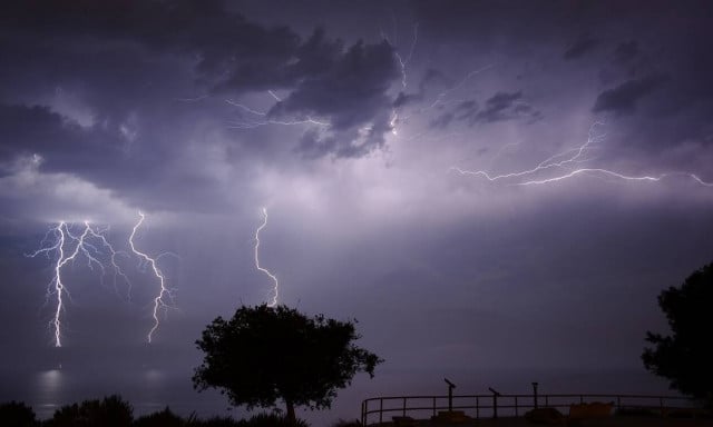 Κακοκαιρία Byron: Νέα κίτρινη προειδοποίηση για βροχές, καταιγίδες και χαλάζι