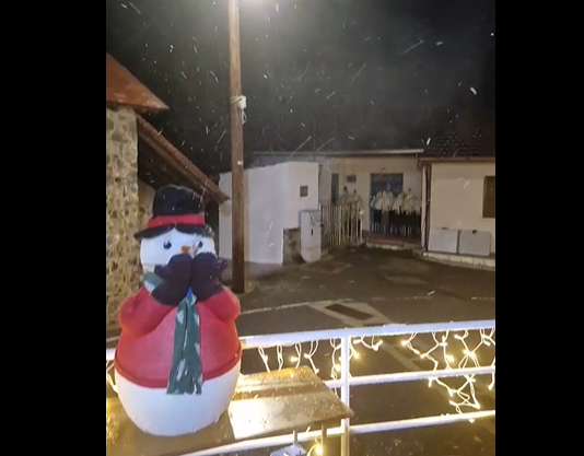 ΒΙΝΤΕΟ: Έπεσαν οι πρώτες νιφάδες στον Πεδουλά