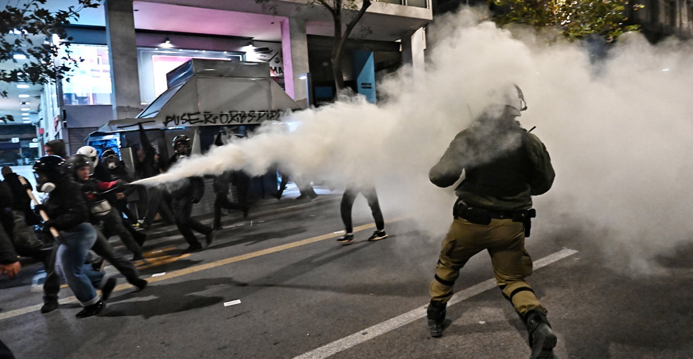 Επεισόδια στο κέντρο της Αθήνας στην πορεία για τον Γρηγορόπουλο