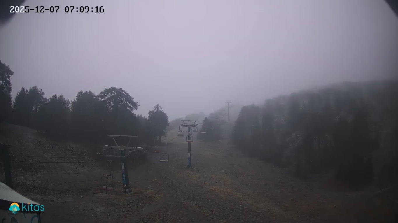 Έπεσαν οι πρώτες νιφάδες στο Τρόοδος