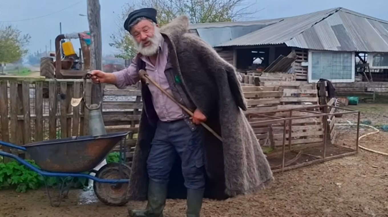 Ελλάδα: Κατέρρευσε ο κτηνοτρόφος που αποχαιρέτησε τα 450 πρόβατά του