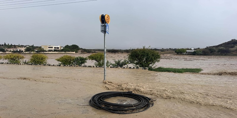 ΒΙΝΤΕΟ: Η κακοκαιρία πλήττει την Πόλη Χρυσοχούς - Άνοιξε ο δρόμος προς Λατσί