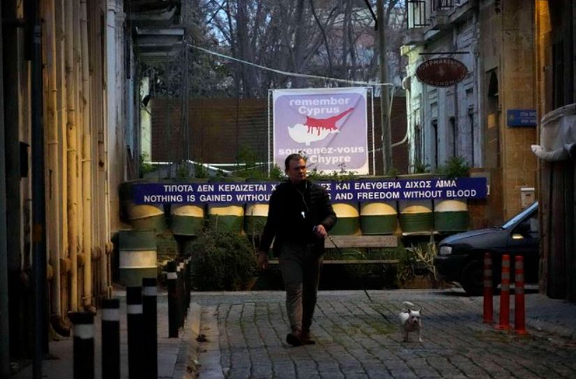 Αποκαλύπτεται η μαφία στα κατεχόμενα: «Ξεπλένουν» βαλίτσες από ελεύθερη Κύπρο