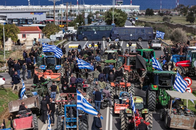 Χανιά: Εκτεταμένα επεισόδια μεταξύ αγροτών και αστυνομικών δυνάμεων