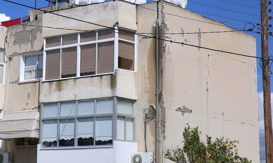 Πιλοτική εγκατάσταση ειδικών καρεκλών σε προσφυγικές πολυκατοικίες