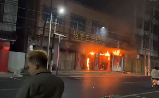 ΒΙΝΤΕΟ: Πυρκαγιά σε 4ώροφη πολυκατοικία στην Κίνα – 12 νεκροί