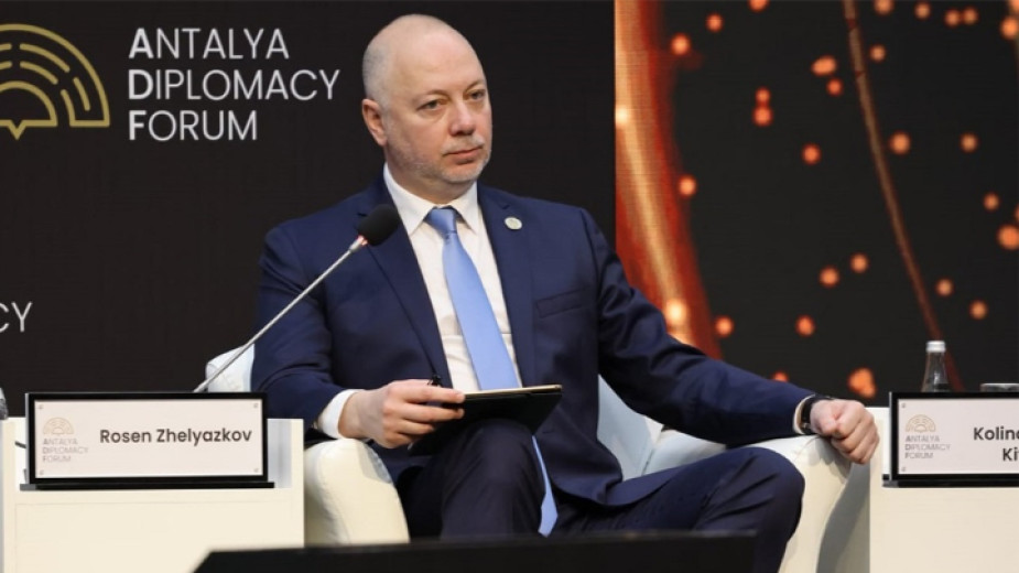 Βουλγαρία: Παραιτήθηκε η κυβέρνηση του πρωθυπουργού Ρόζεν Ζελιάζκοφ