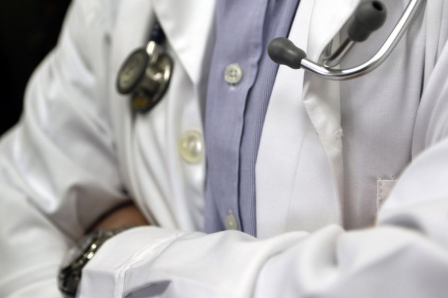 Απάτες με ψευδογιατρούς: Συστήνει εκ νέου προσοχή η αστυνομία