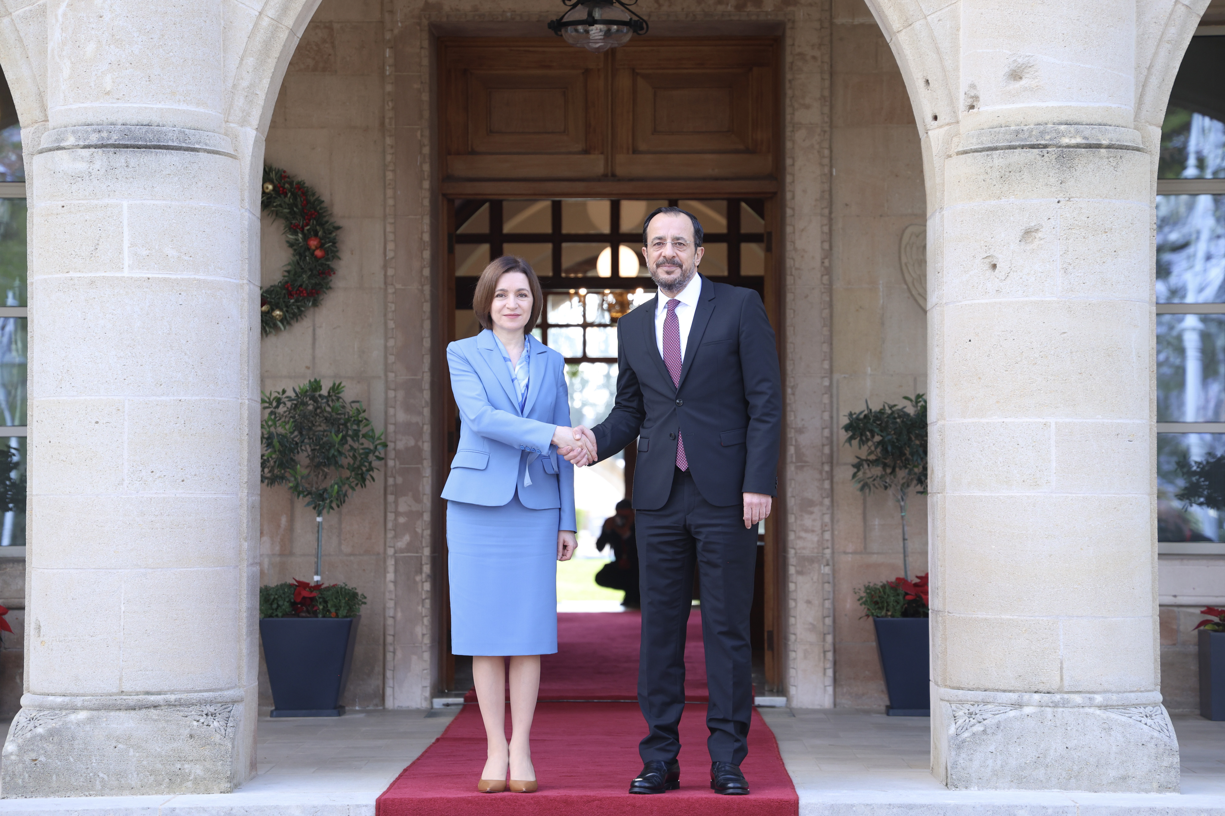 «Ιστορική επίσκεψη»: Ο ΠτΔ υποδέχθηκε την Πρόεδρο της Μολδαβίας