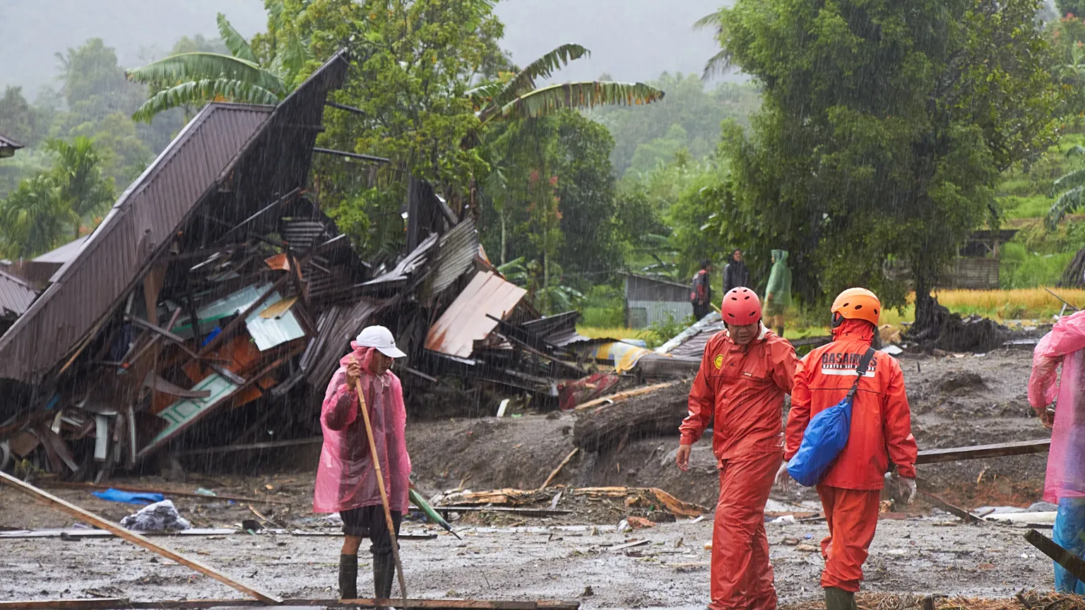 Ινδονησία: Πάνω από 1000 νεκροί από τις πρόσφατες πλημμύρες