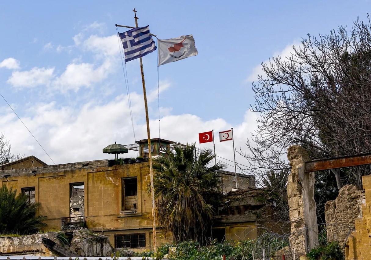 Διαβάστε στη «Σ» Η μέγκενη της συγκυριαρχίας και ο αμερικανικός παράγοντας