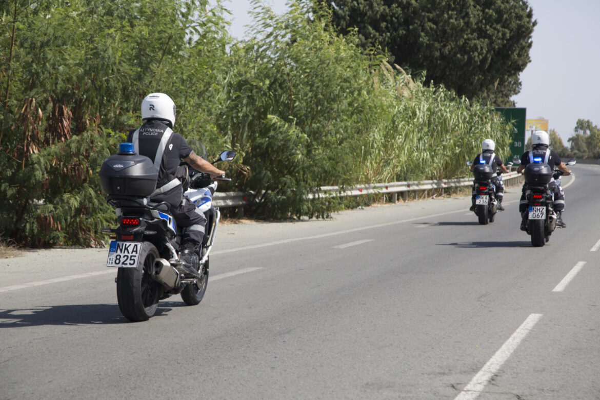 Προσοχή στους δρόμους: Κυκλοφοριακή συμφόρηση σε Χριστουγεννιάτικο χωριό