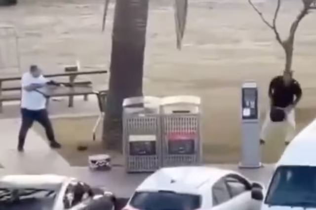 Μακελειό-Σίδνει: Η στιγμή που πολίτης «ήρωας» αφοπλίζει ένοπλο δράστη (VID)